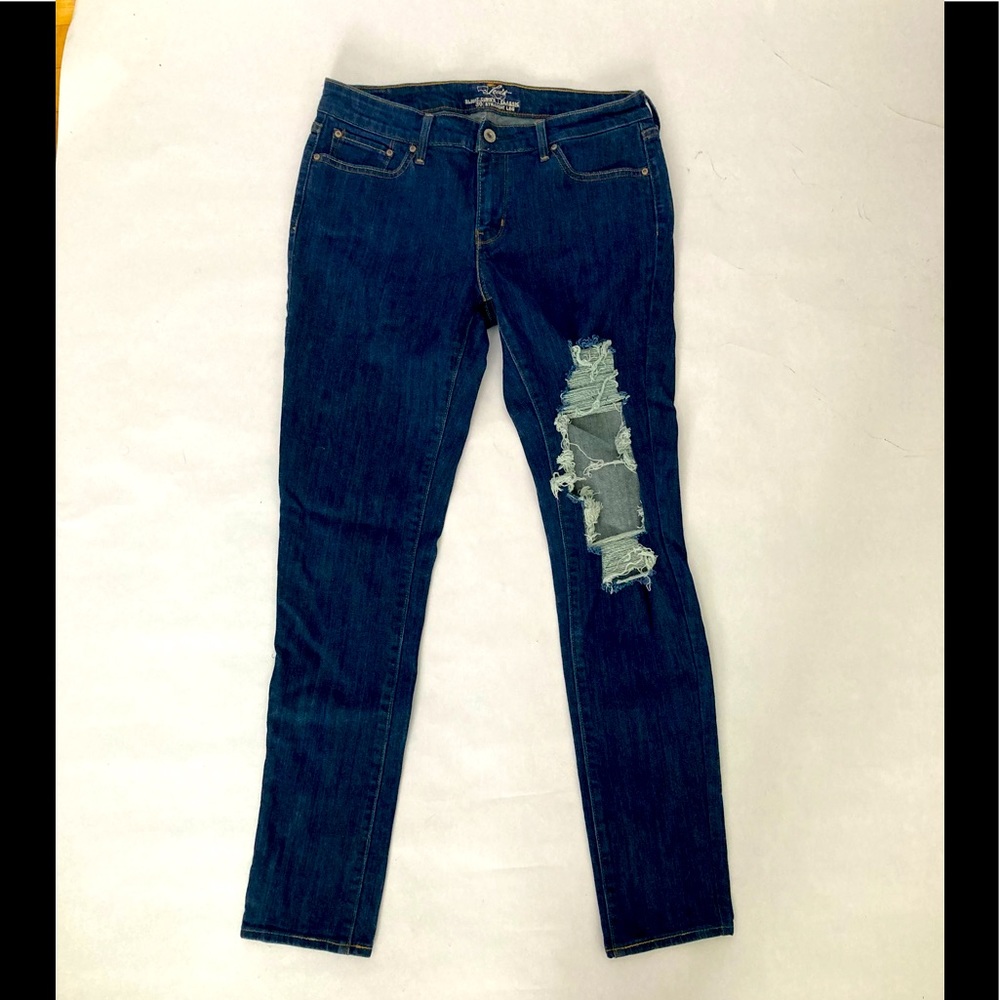 LEVI’S JEANS.